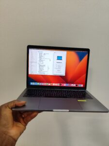 Apple MacBook Pro 2017 |Core i7, 8GB Ram, 256GB SSD |13" Touchbar