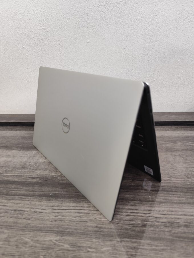 Dell XPS 13 7390 4kTouch| Core i7| 16GB RAM| 256GB SSD|